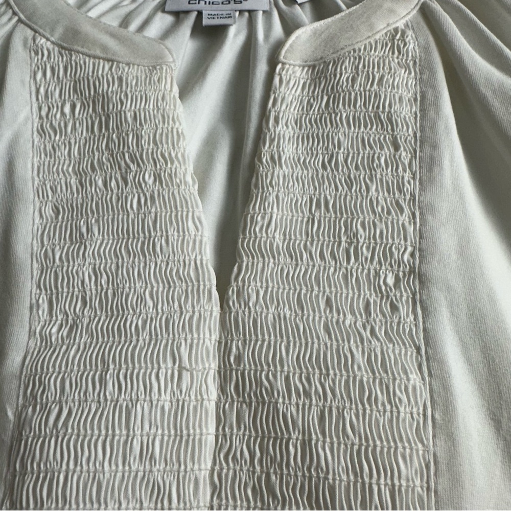 Chico’s size 3 (16) balloon, short sleeve blouse with smocked detail on front - Picture 10 of 12